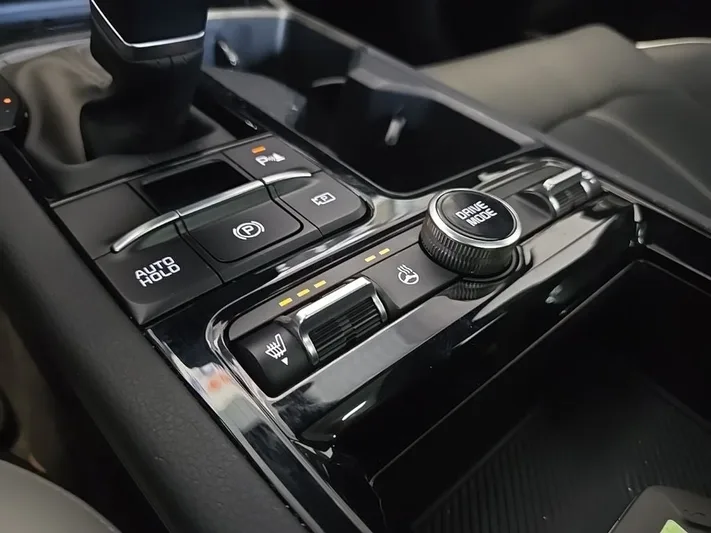 2025 Kia K5 - view 32