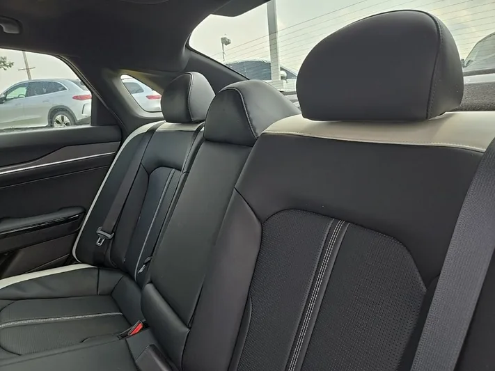 2025 Kia K5 - view 37