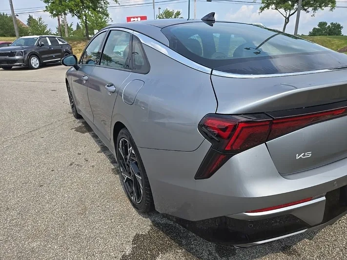 2025 Kia K5 - view 7