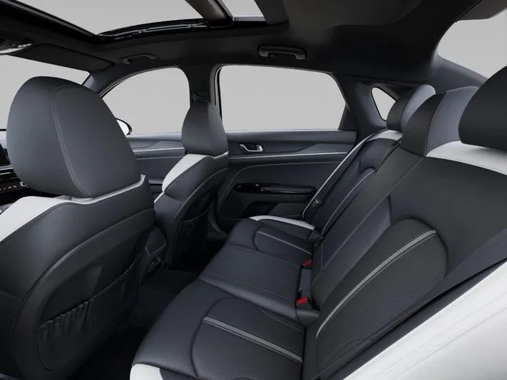 2026 Kia K5 - view 18