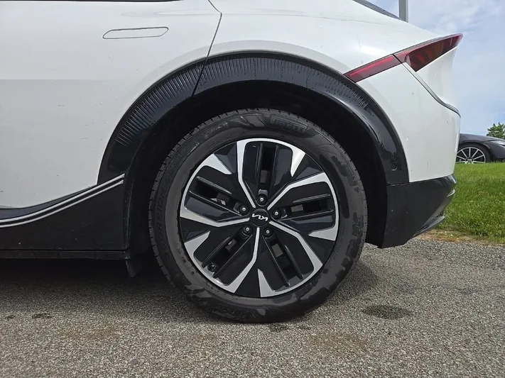 2022 Kia EV6 - view 10