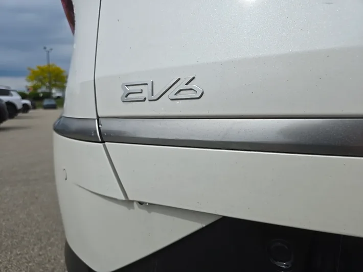 2022 Kia EV6 - view 11