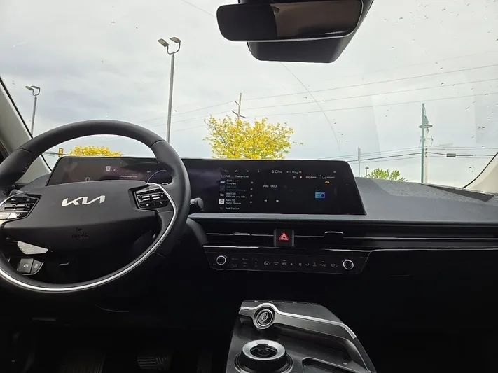 2022 Kia EV6 - view 12