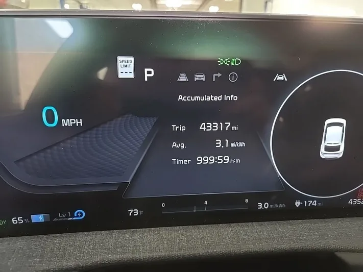 2022 Kia EV6 - view 17