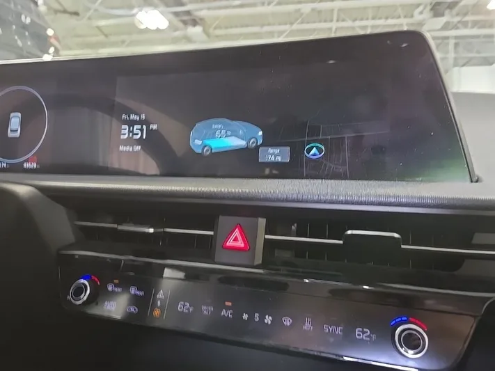 2022 Kia EV6 - view 18
