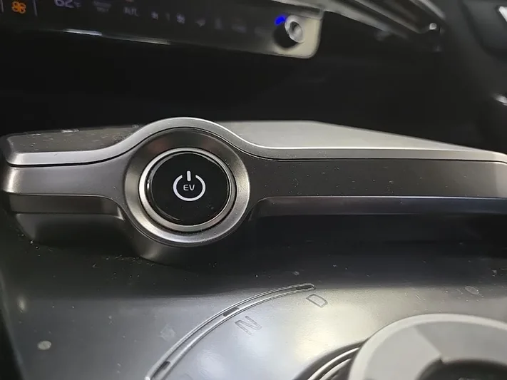2022 Kia EV6 - view 22