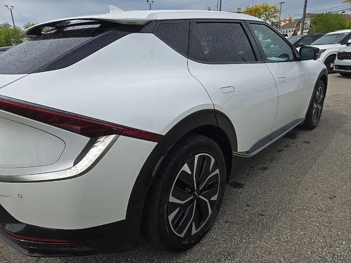 2022 Kia EV6 - view 3