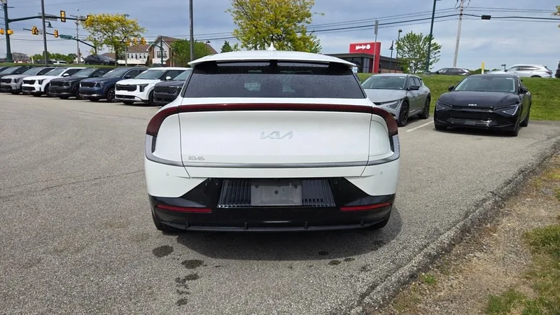 2022 Kia EV6 - view 4