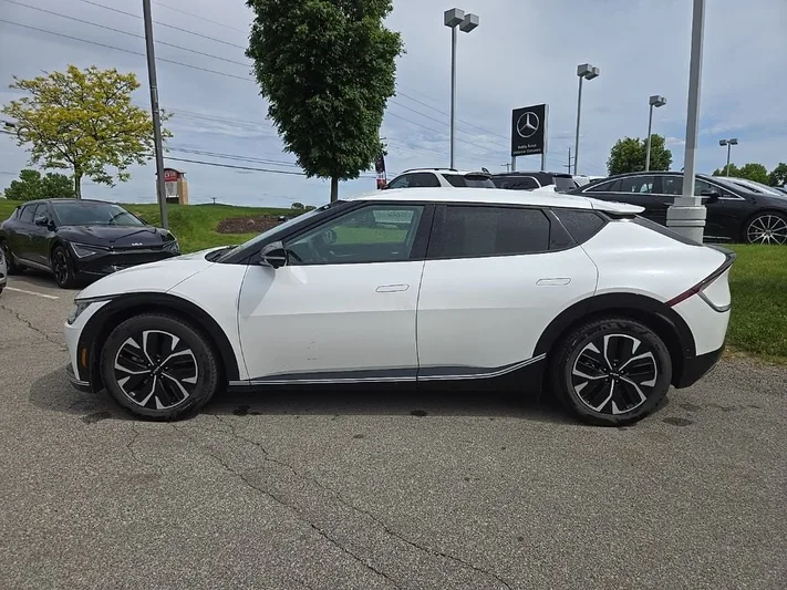 2022 Kia EV6 - view 7