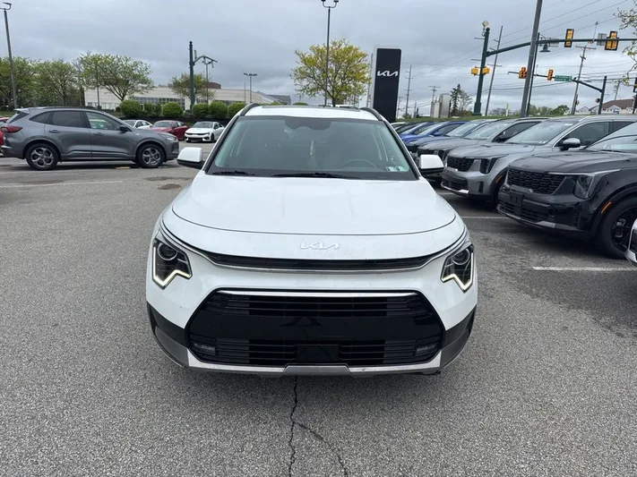2023 Kia Niro - view 2