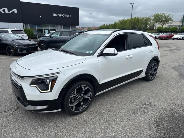 2023 Kia Niro - view 3