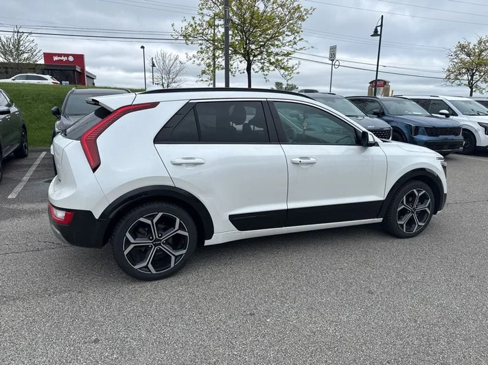 2023 Kia Niro - view 4