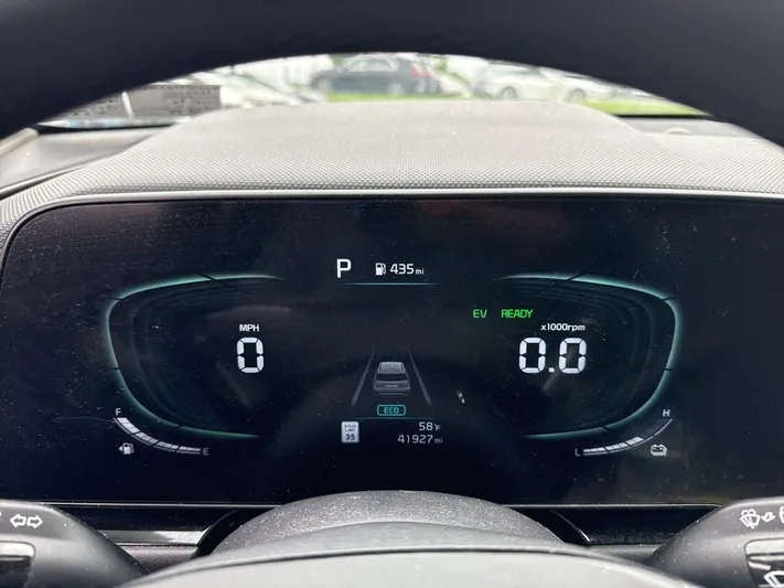 2023 Kia Niro - view 6