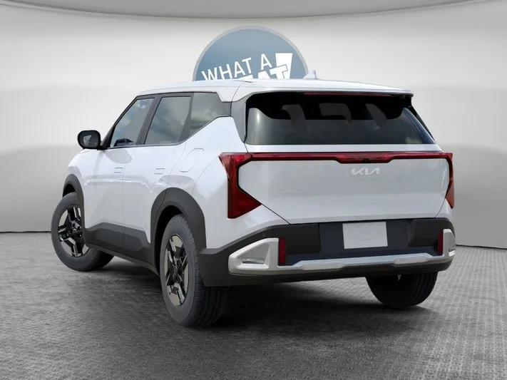 2027 Kia Seltos - view 4