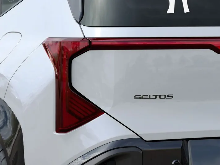 2027 Kia Seltos - view 11