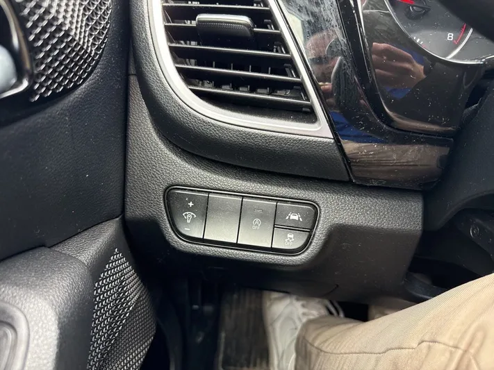 2021 Kia Seltos - view 15