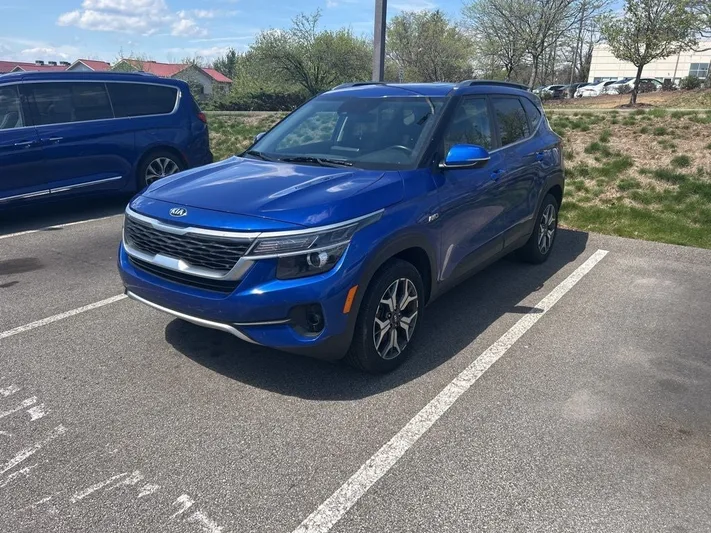 2021 Kia Seltos - view 2