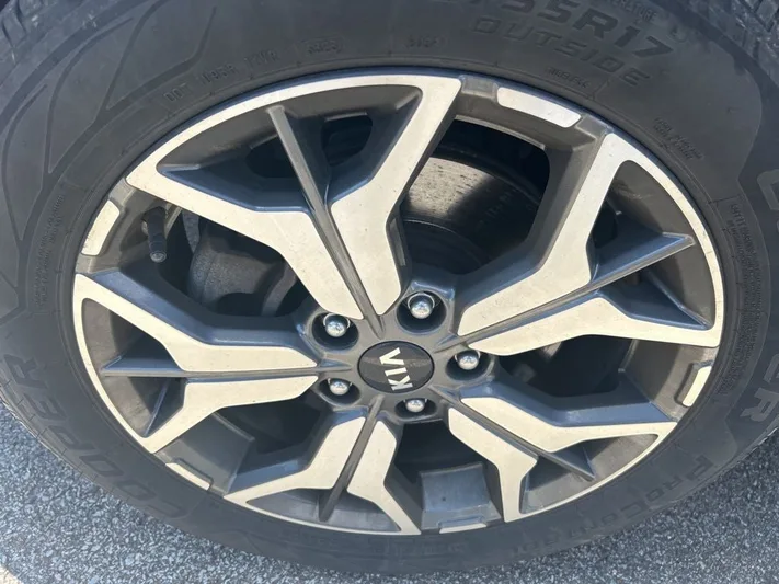 2021 Kia Seltos - view 4