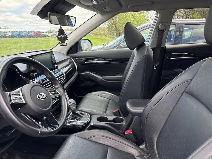 2021 Kia Seltos - view 9