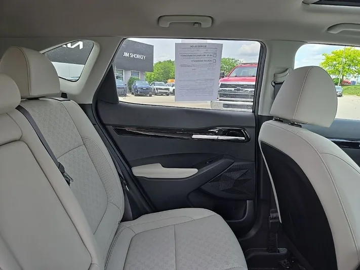 2021 Kia Seltos - view 17
