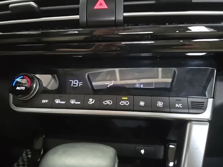 2021 Kia Seltos - view 27