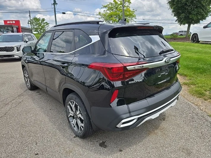 2021 Kia Seltos - view 8