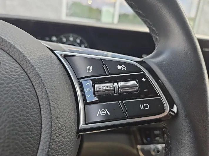 2024 Kia Seltos - view 4