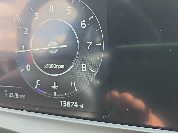 2024 Kia Seltos - view 5