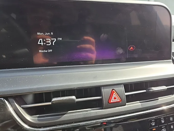 2024 Kia Seltos - view 17
