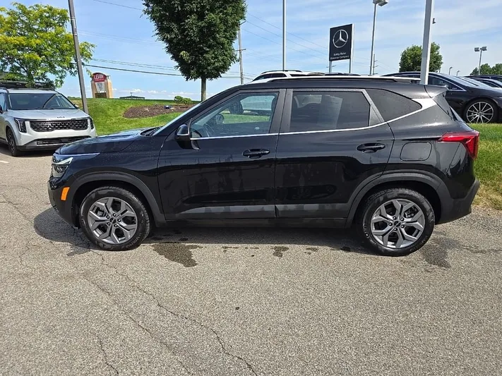 2024 Kia Seltos - view 4