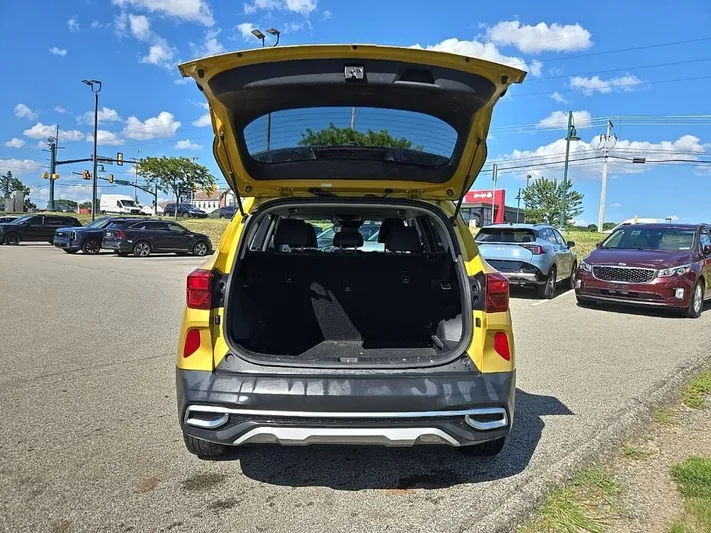 2022 Kia Seltos - view 6