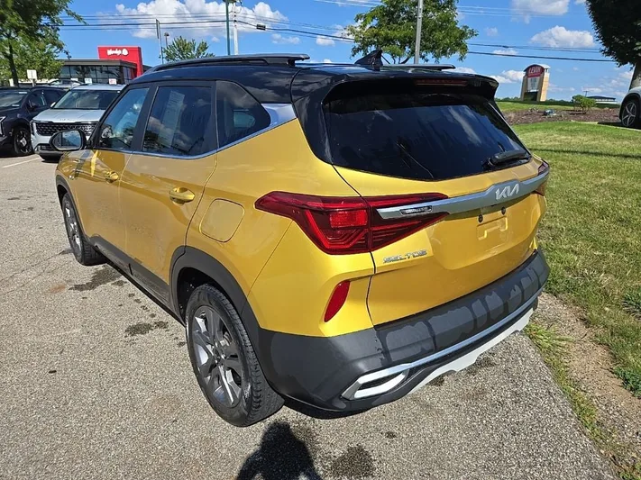2022 Kia Seltos - view 7
