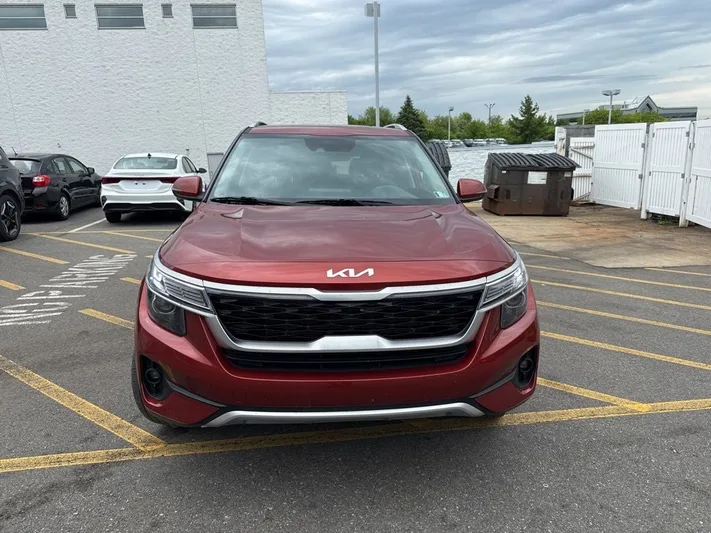 2023 Kia Seltos - view 2