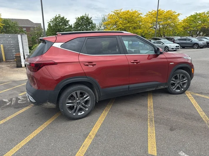 2023 Kia Seltos - view 4