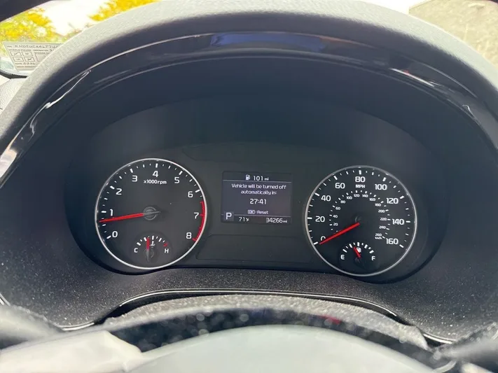 2023 Kia Seltos - view 5