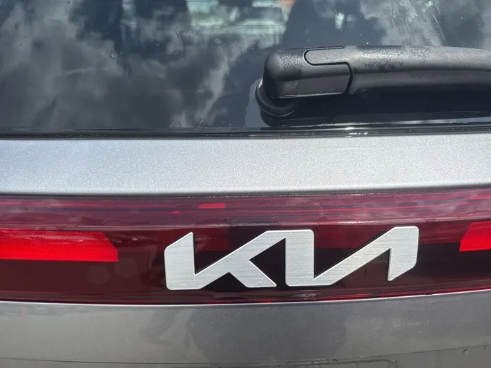 2024 Kia Seltos - view 11