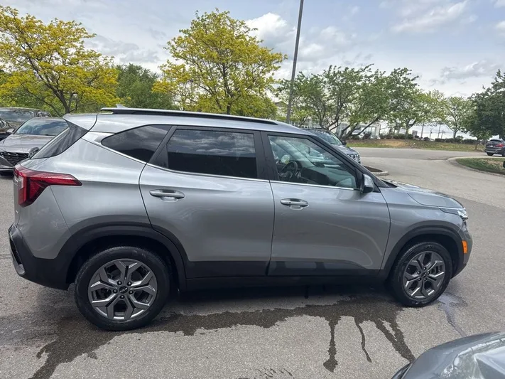 2024 Kia Seltos - view 2