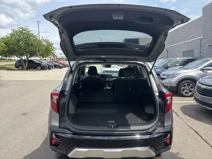2024 Kia Seltos - view 4