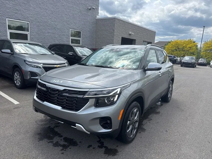 2024 Kia Seltos - view 6