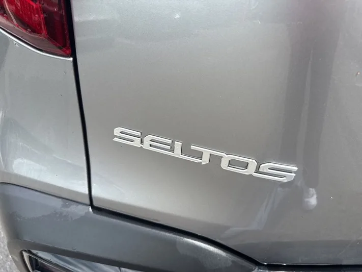 2024 Kia Seltos - view 9