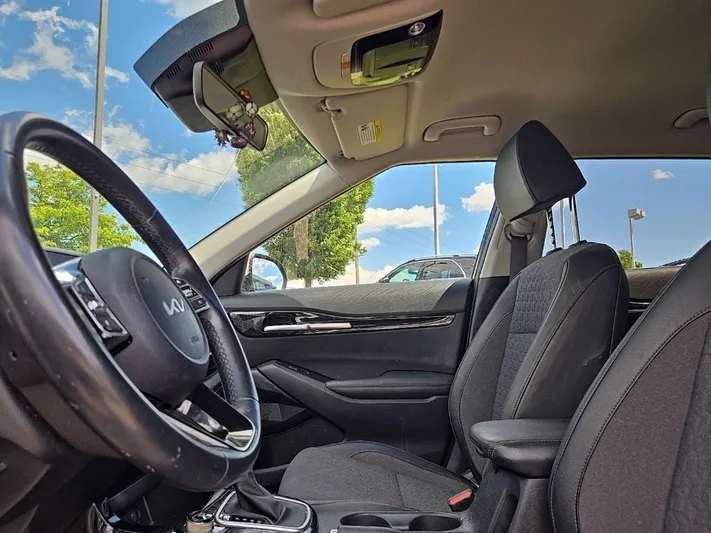 2024 Kia Seltos - view 32