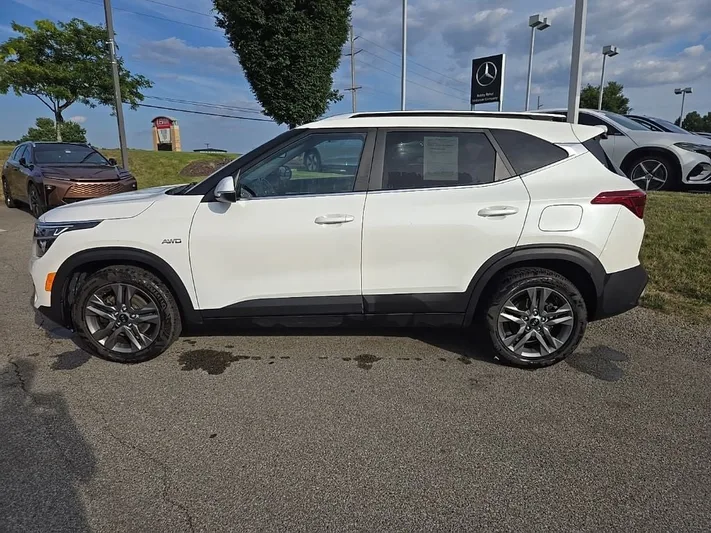2021 Kia Seltos - view 9