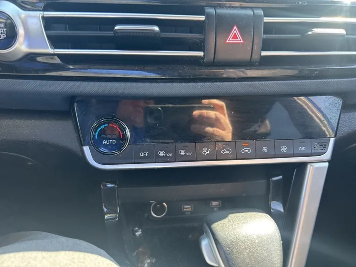 2023 Kia Seltos - view 10