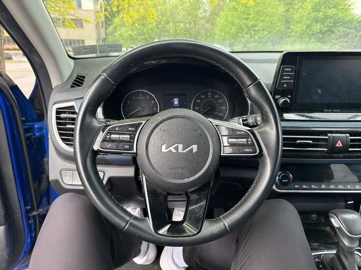 2023 Kia Seltos - view 16