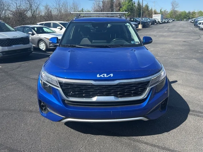 2023 Kia Seltos - view 2