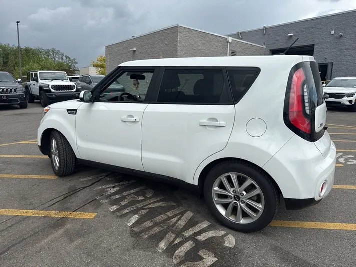 2018 Kia Soul - view 4