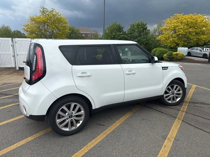 2018 Kia Soul - view 5