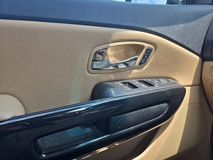 2018 Kia Sedona - view 19