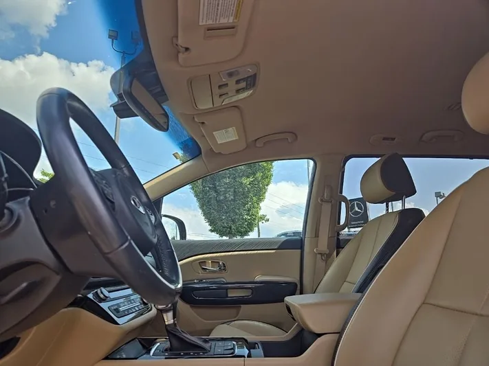 2018 Kia Sedona - view 31