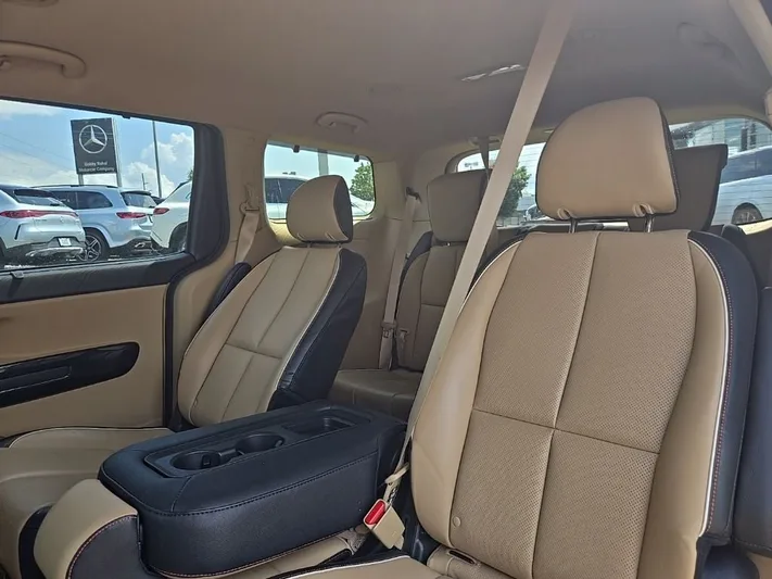 2018 Kia Sedona - view 32